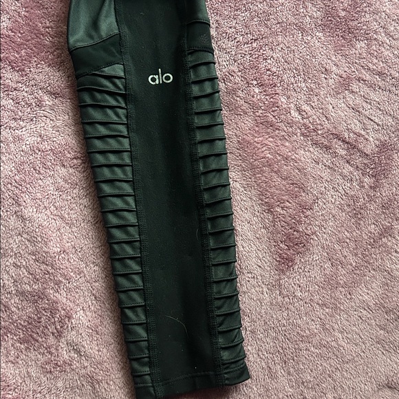 🎀Alo Yoga Moto Leggings🎀 - Picture 3 of 7